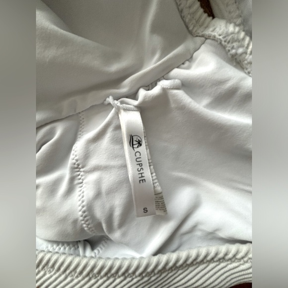 Cupshe wrap one piece swimsuit - Picture 5 of 5